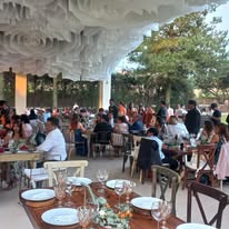 Vista al jardín y montañas en Jardín Marquina